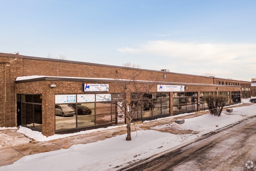 More Photos Of 9 St de la Place du Commerce, Brossard Flex For Lease