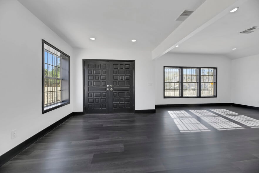 More Photos Of 530 S 7th St, Las Vegas Office Residential For Lease