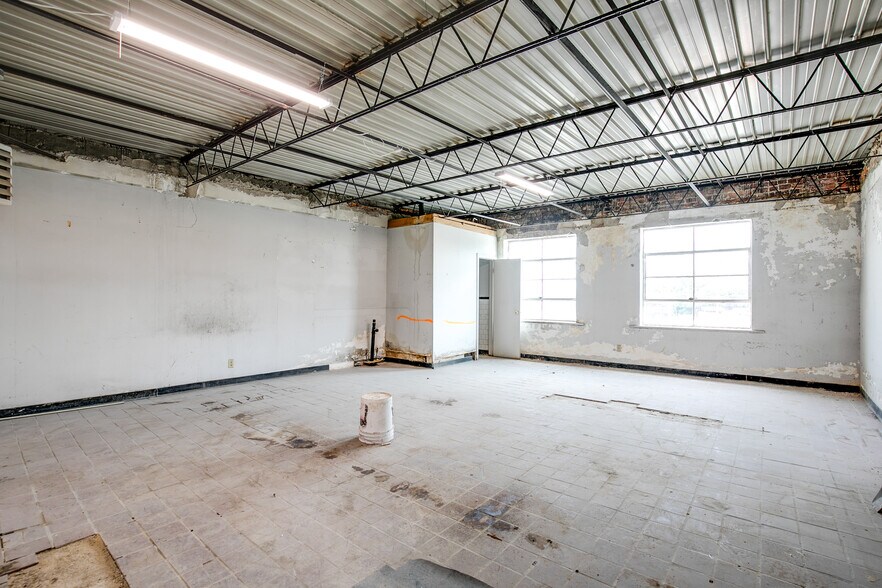 More Photos Of 207 Poythress Street, Hopewell Storefront Retail Office For Lease