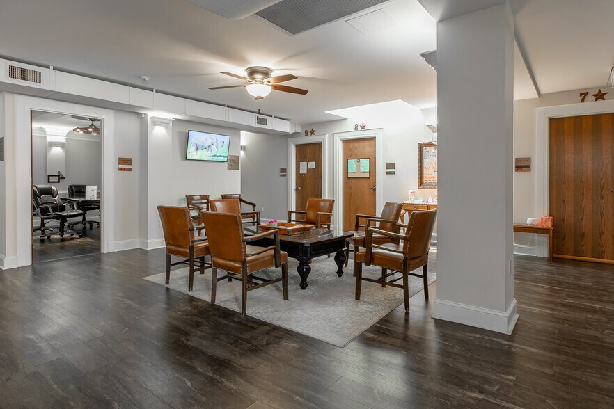 More Photos Of 105 E Center St, Mebane Office For Lease