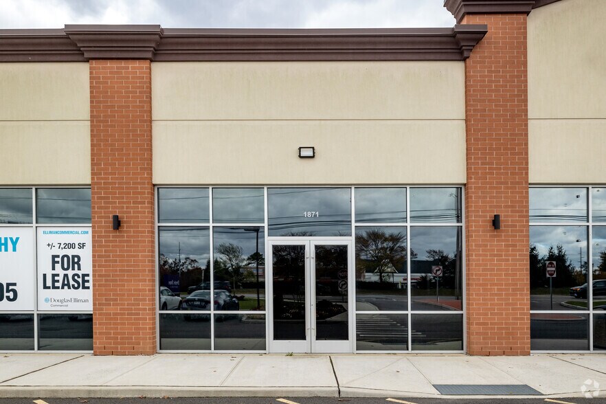 More Photos Of 1871 Old Country Rd, Riverhead Storefront For Lease