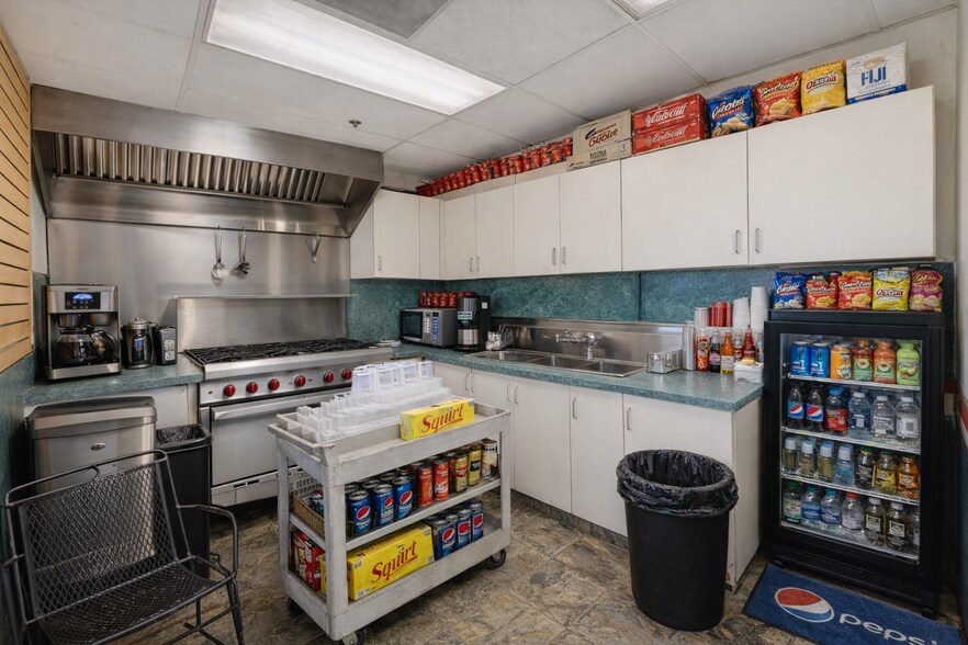 More Photos Of 3706 Highland Ave, Highland Carwash For Sale