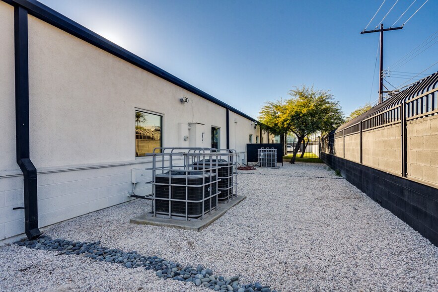 More Photos Of 1140 N Rosemont Blvd, Tucson Research And Development For Sale