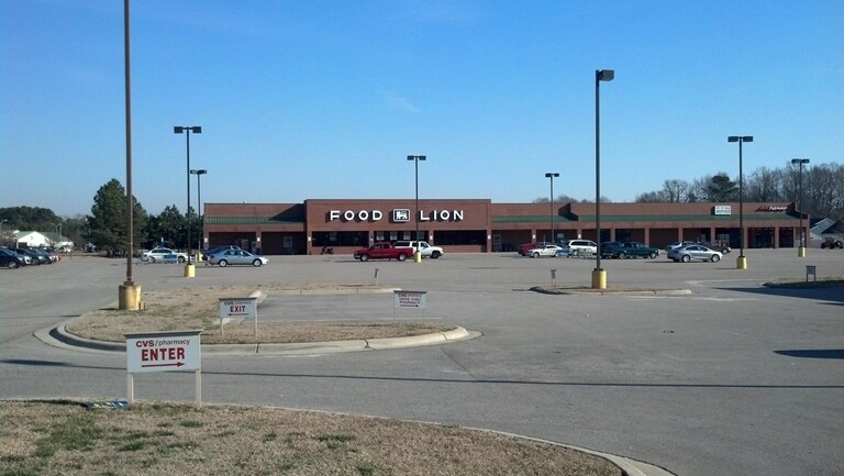 Primary Photo Of 805 E 4th Ave, Red Springs Supermarket For Lease