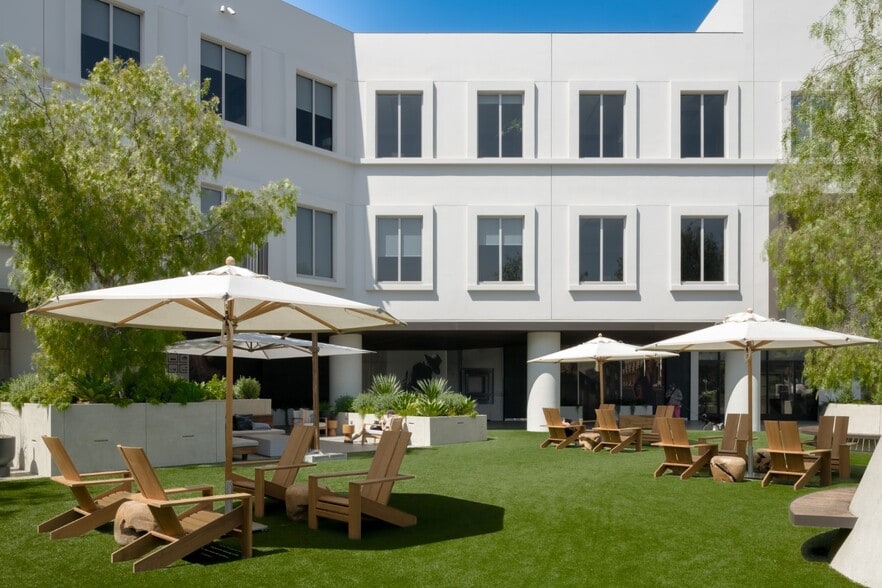 More Photos Of 11911 San Vicente Blvd, Los Angeles Office For Lease