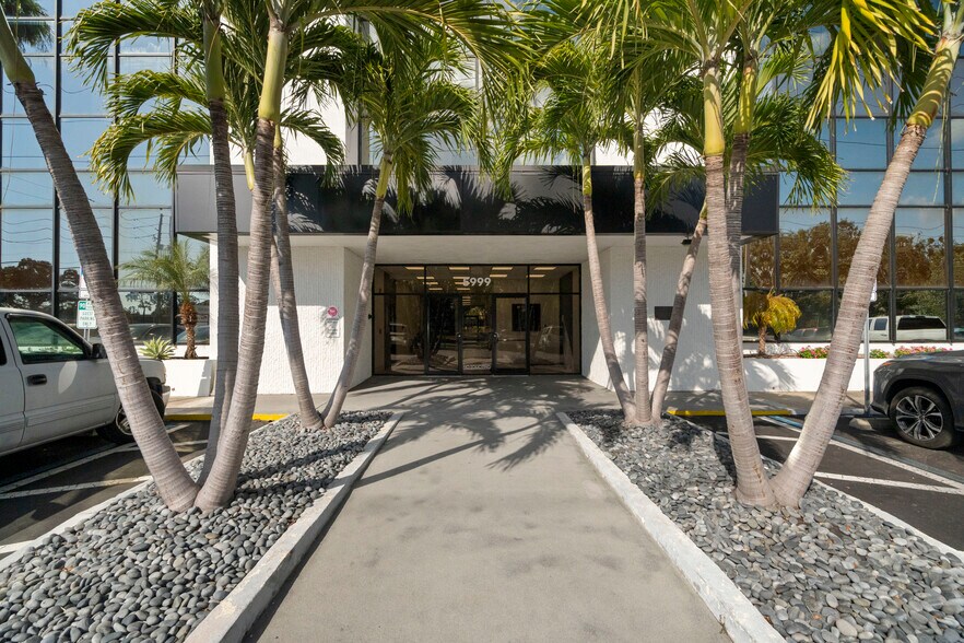 More Photos Of 5999 Central Ave, Saint Petersburg Office For Lease