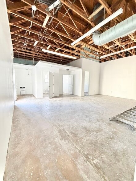 More Photos Of 1446 S Robertson Blvd, Los Angeles Storefront For Lease