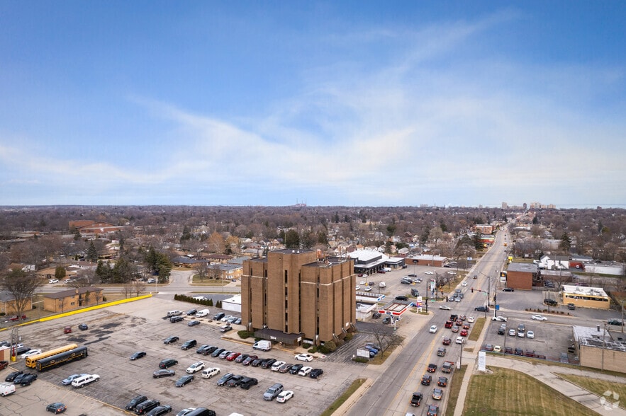 More Photos Of 2504 Washington St, Waukegan Office For Sale