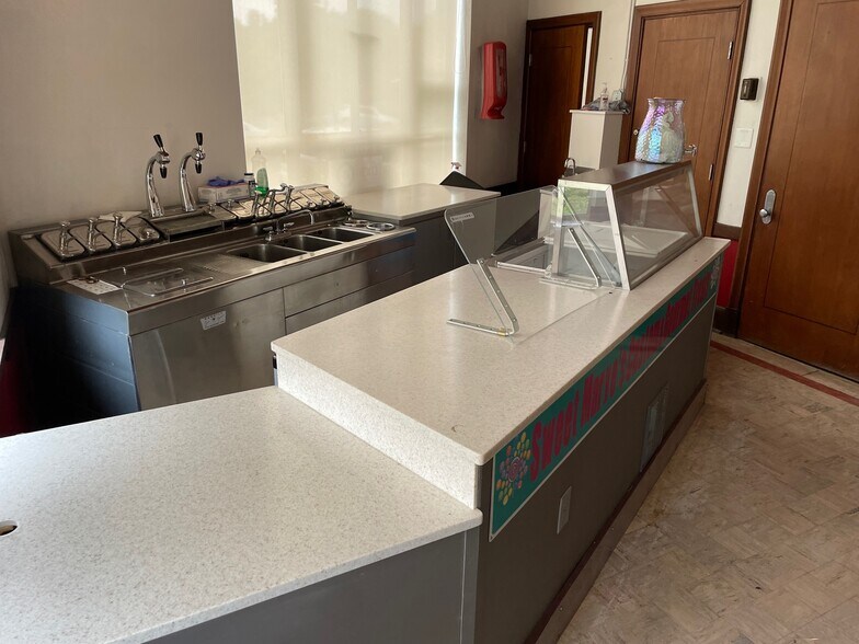 More Photos Of 3121 Broadway St, Paducah Storefront Retail Office For Sale