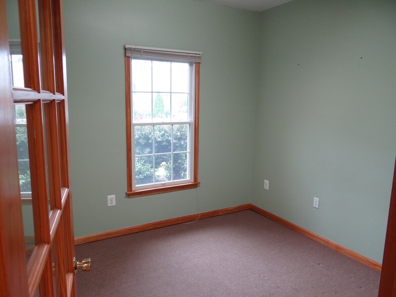 More Photos Of 30537 Potomac Way, Charlotte Hall Office For Lease