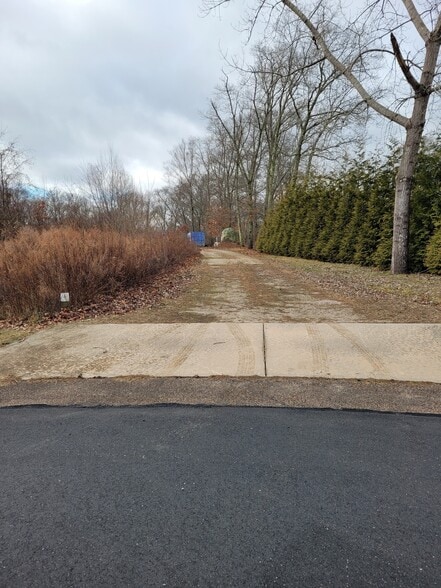 More Photos Of 4 Commerce Ct, Ledyard Land For Lease