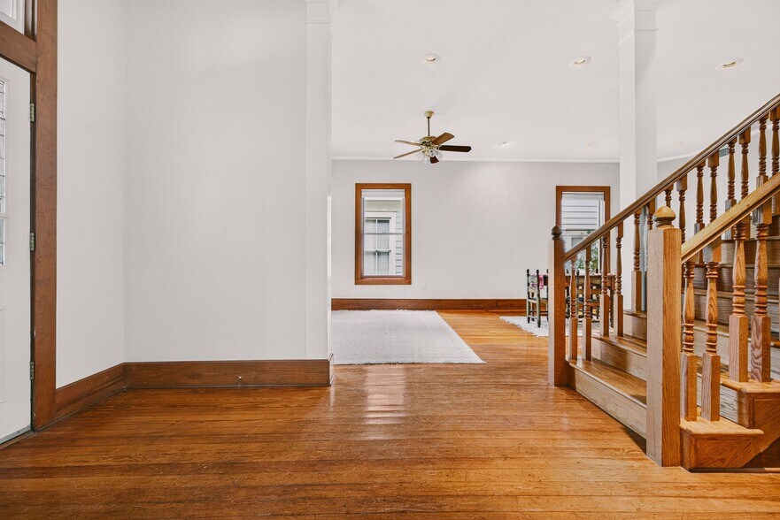More Photos Of 812 W 10th St, Austin Office For Sale