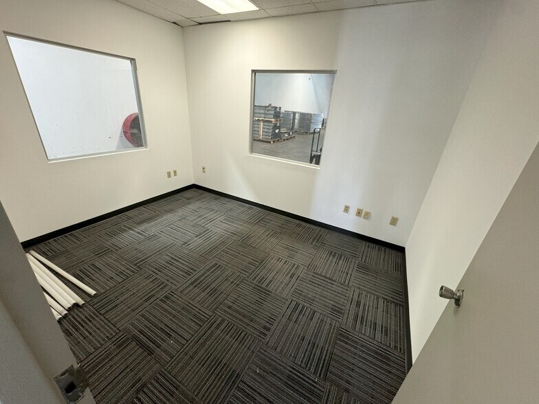 More Photos Of 6050 Jet Port Industrial Blvd, Tampa Warehouse For Lease