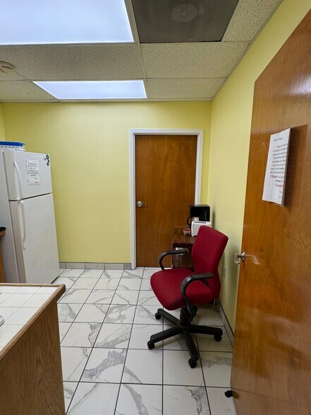 More Photos Of 6515 Clinton Hwy, Knoxville Office For Lease