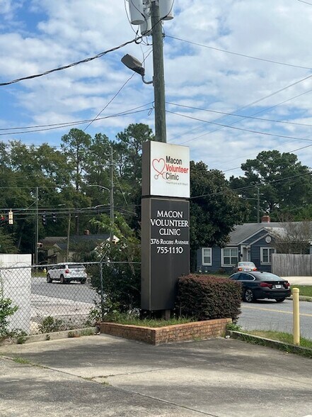 More Photos Of 376 Rogers Ave, Macon-Bibb Medical For Sale