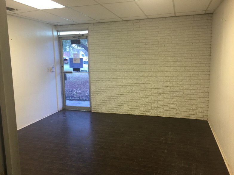 More Photos Of 4763 Broom St, San Antonio Warehouse For Lease