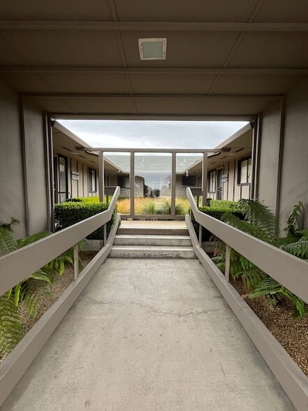 More Photos Of 26365 Carmel Rancho Blvd, Carmel Medical For Lease