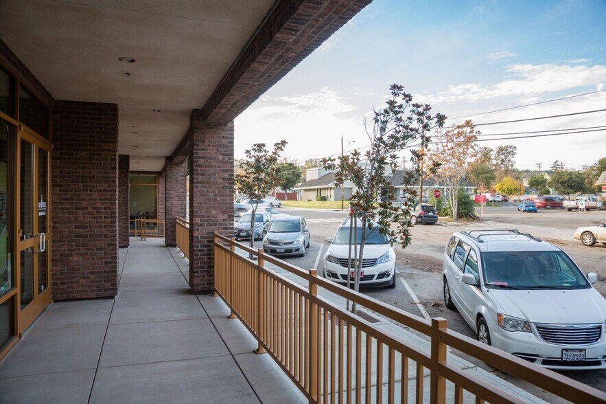 More Photos Of 1446 Spring St, Paso Robles Office For Sale