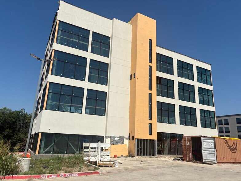 More Photos Of 851 N Central, McKinney Medical For Sale