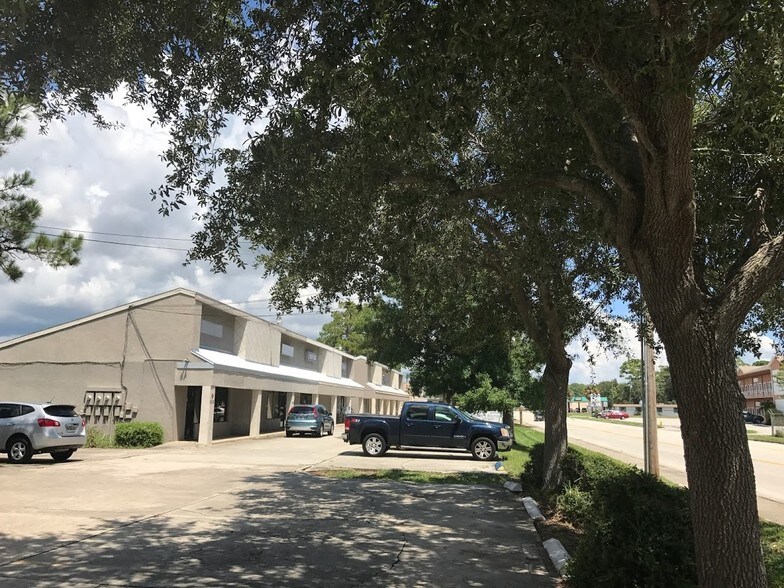 More Photos Of 4400 S Hopkins Ave, Titusville Showroom For Sale