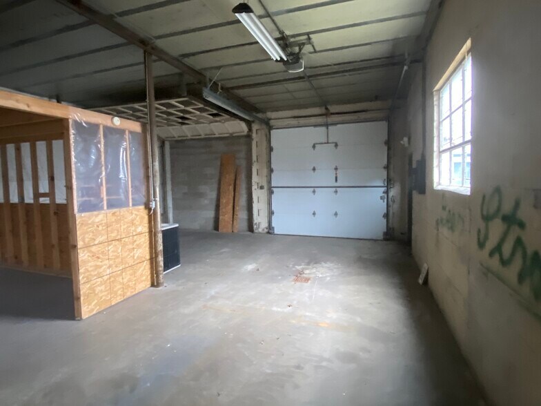More Photos Of 405 Madison St, Rochester Light Distribution For Sale