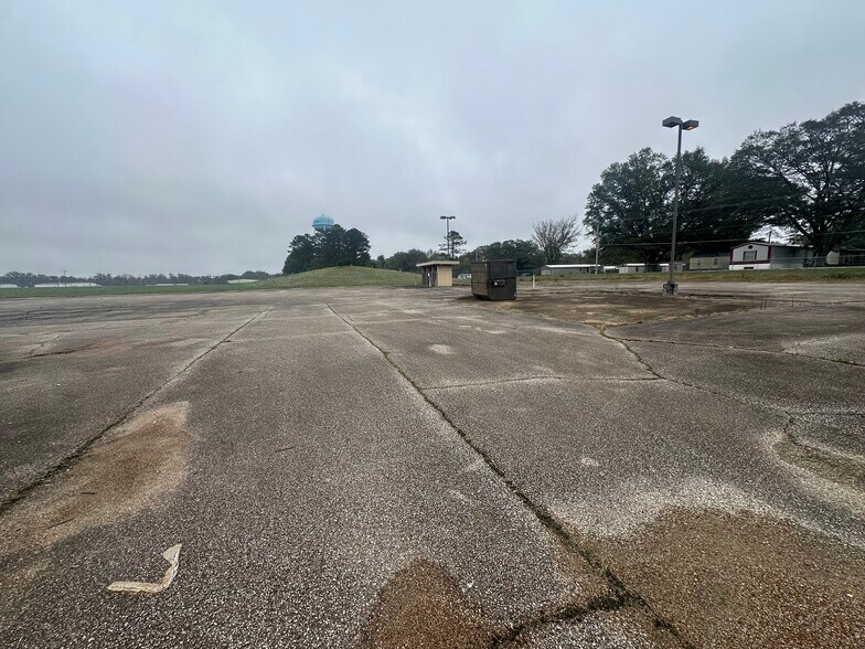 More Photos Of 645 Lucy Black Rd, Bolivar Office Residential For Sale