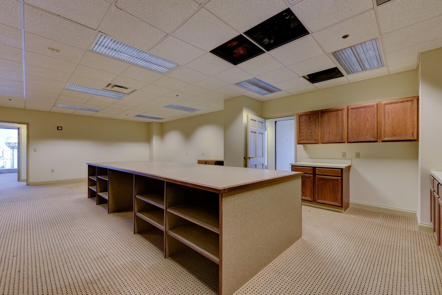 More Photos Of 607 Market St, Knoxville Office For Lease