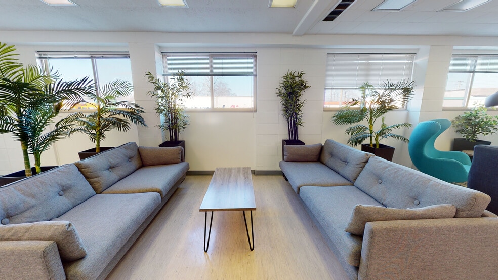 Primary Photo Of 12140-12160 103A Av, Surrey Warehouse For Lease