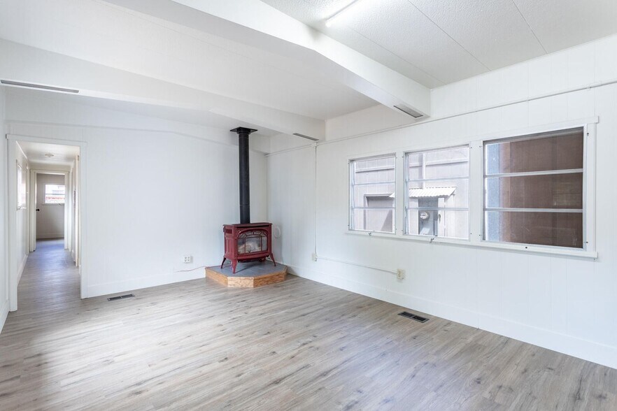 More Photos Of 37087 Main St, Burney Showroom For Sale