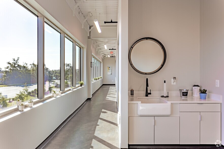 More Photos Of 22365 Broderick Dr, Sterling Medical For Lease