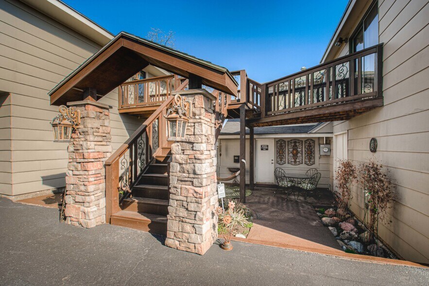 More Photos Of 6204 Arlington Ave, Raytown Office For Sale