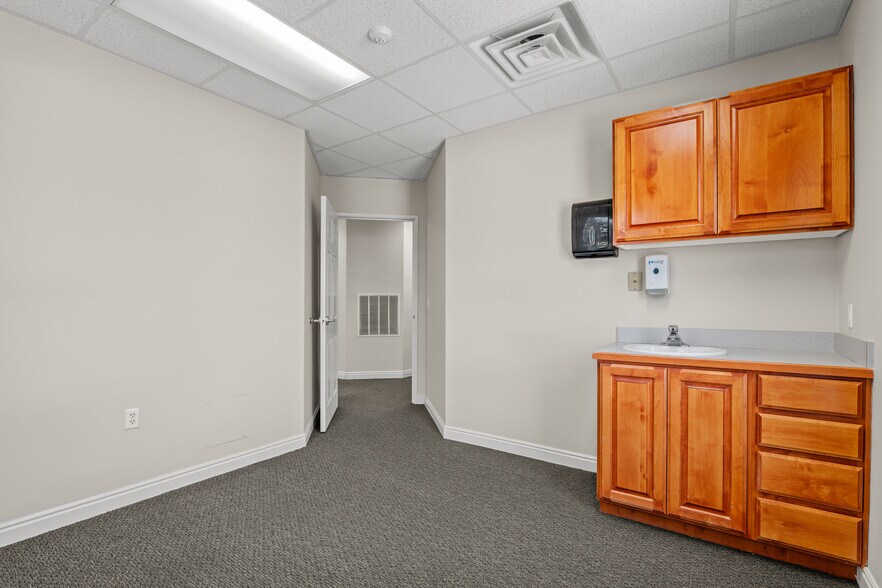 More Photos Of 411-423 N Orem Blvd, Orem Medical For Lease
