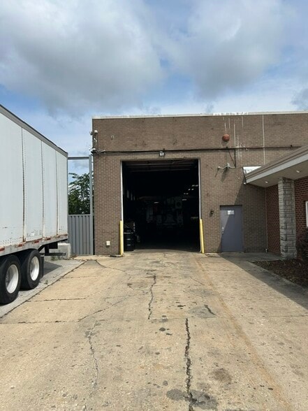 More Photos Of 3025 East End Ave, South Chicago Heights Truck Terminal For Sale