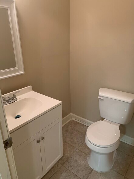 More Photos Of 115 Augusta St, McCormick Office For Lease