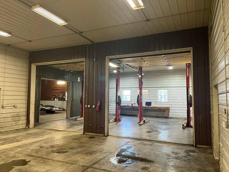 More Photos Of 828 Commercial St, Marshfield Industrial For Lease