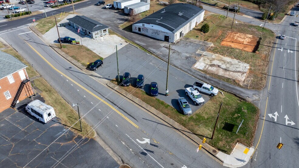 More Photos Of 121 13th St SW, Hickory Office For Sale