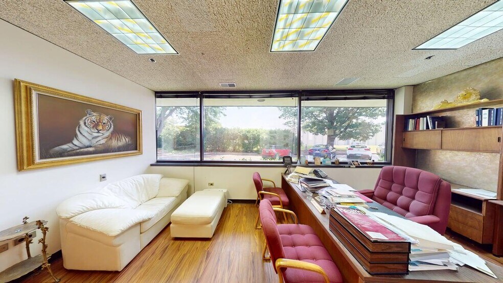 More Photos Of 1425 N McLean Blvd, Elgin Medical For Sale