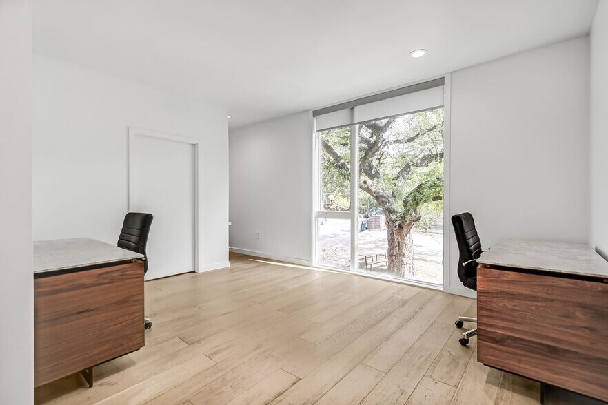 More Photos Of 2208 Lake Austin Blvd, Austin Office Residential For Sale