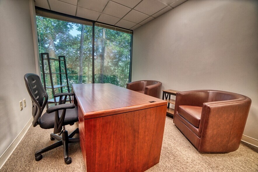 More Photos Of 9755 Dogwood Rd, Roswell Office For Lease