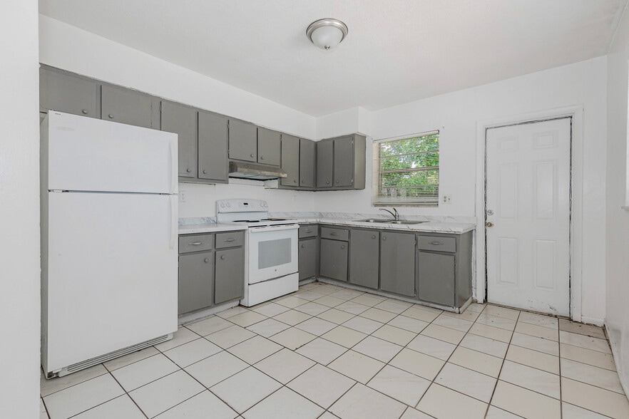 More Photos Of 1911-1915 SW 4th Ave, Fort Lauderdale Apartments For Sale