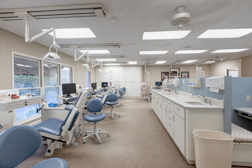 More Photos Of 3822 Rosemont Dr, Columbus Medical For Sale