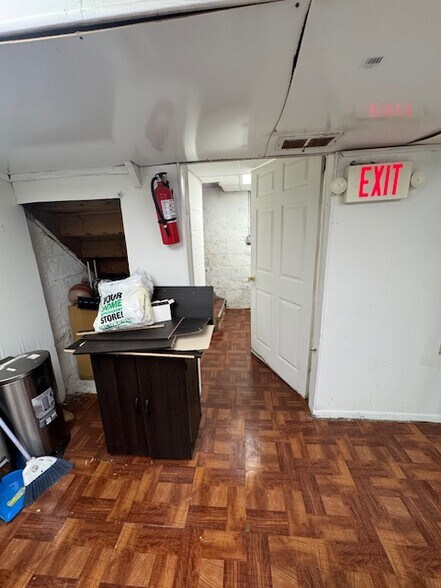 More Photos Of 78 W Walton Blvd, Pontiac Office For Sale