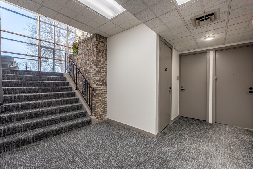 More Photos Of 7420 Unity Ave, Brooklyn Park Office For Sale
