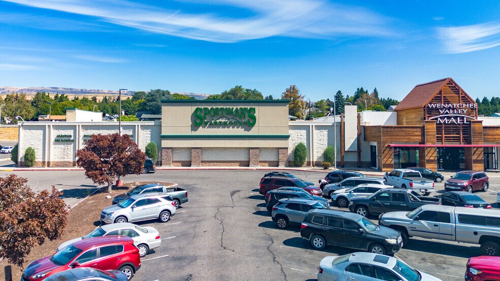 Primary Photo Of 611 Valley Mall Pky, East Wenatchee General Retail For Sale