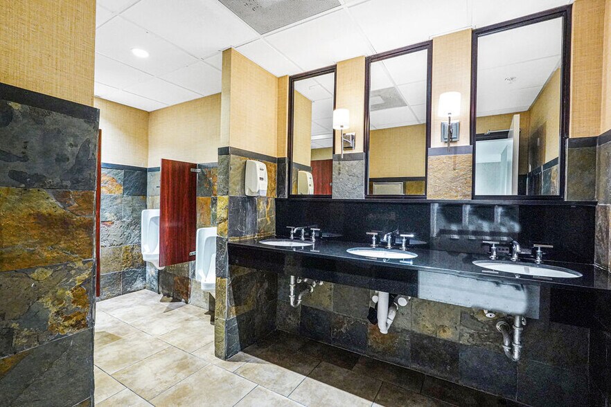 More Photos Of 1110 Brickell Ave, Miami Office For Sale