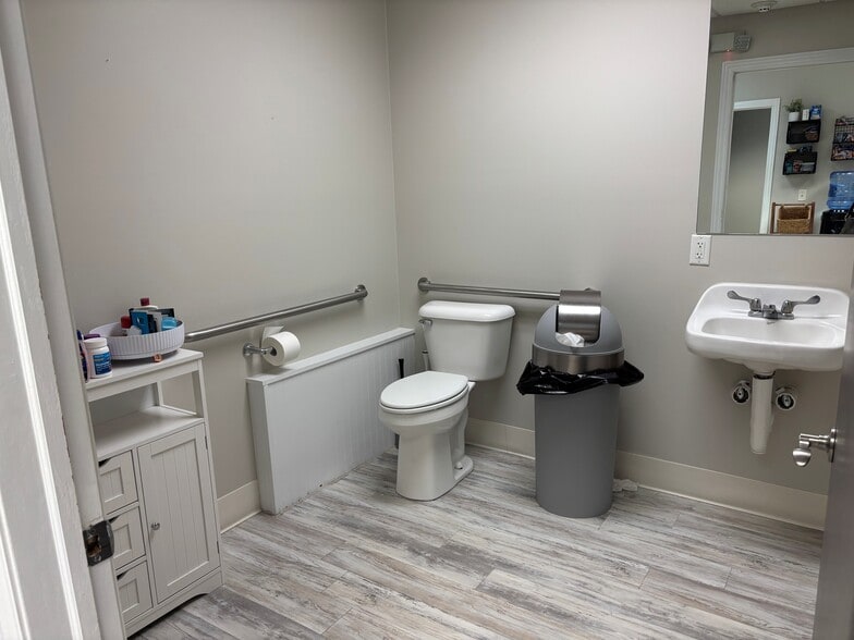 More Photos Of 5787 Stadium Dr, Kalamazoo Office For Lease