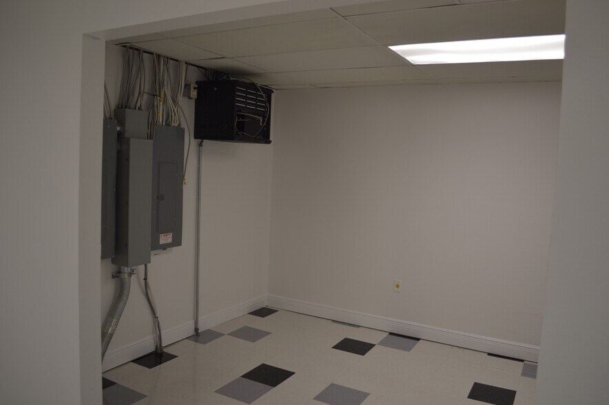 More Photos Of 2979 N 46th Ave, Saint Petersburg Office For Lease