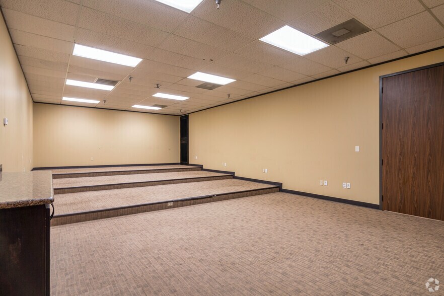 More Photos Of 15603 W Hardy Rd, Houston Unknown For Lease