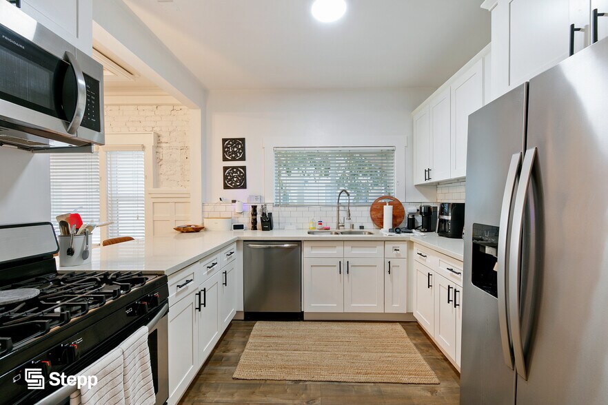 More Photos Of 1325-1331 E Ocean Blvd, Long Beach Apartments For Sale