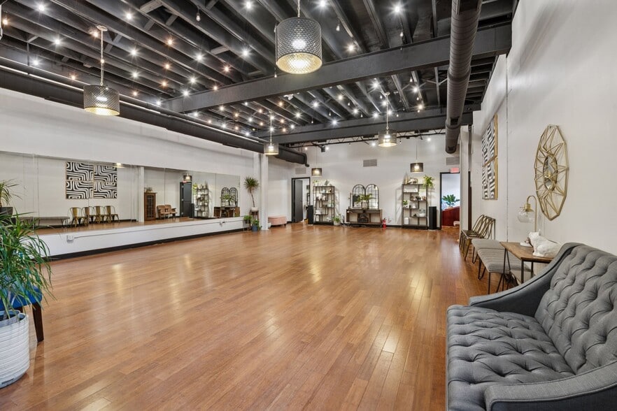 More Photos Of 5357 42nd Ave S, Minneapolis Freestanding For Sale